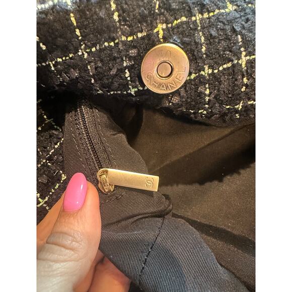 CHANEL Coco Country Camellia Tote - Picture 12 of 16